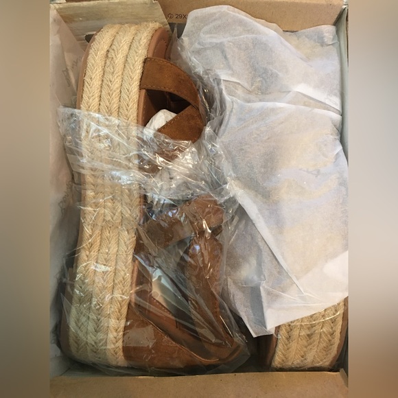 Expandrille Platform X Strap Open Toe Sandals NWT - Picture 5 of 5